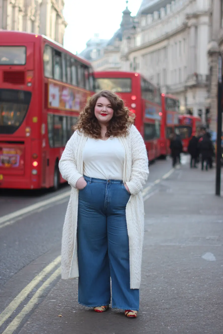 Long Knit Cardigan With Wide-Leg Jeans for a Cozy London Fall