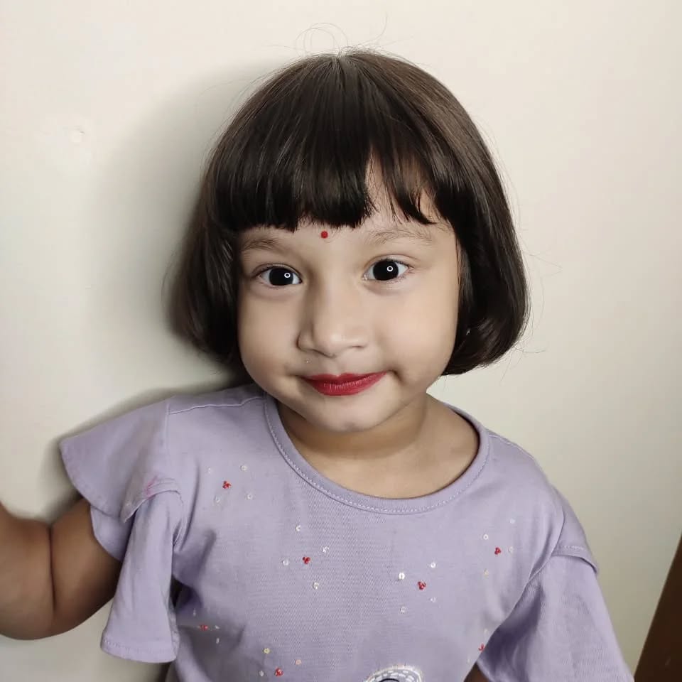 Petal-Curve Mini Bob with Soft Baby Fringe