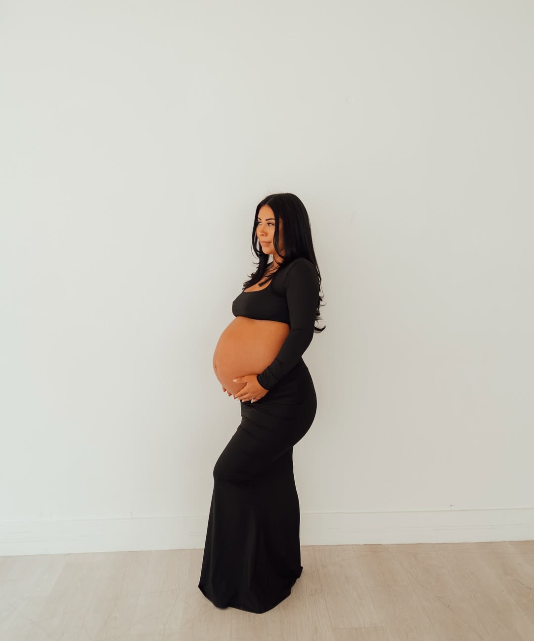 Sculpted Black Maxi Dress + Bare-Bump Silhouette