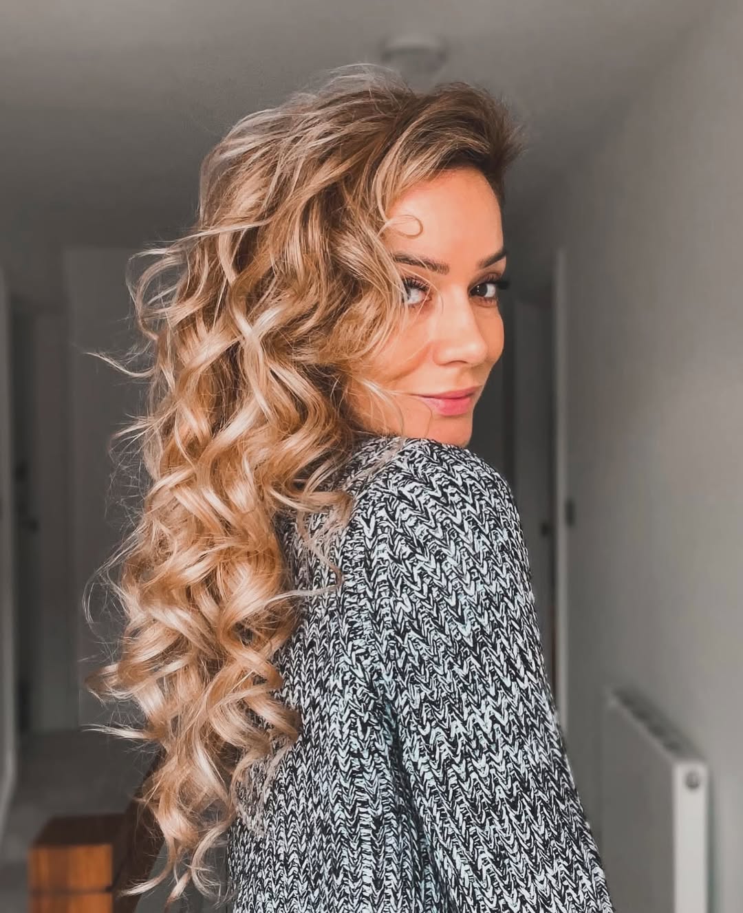 Voluminous Ribbon Curls